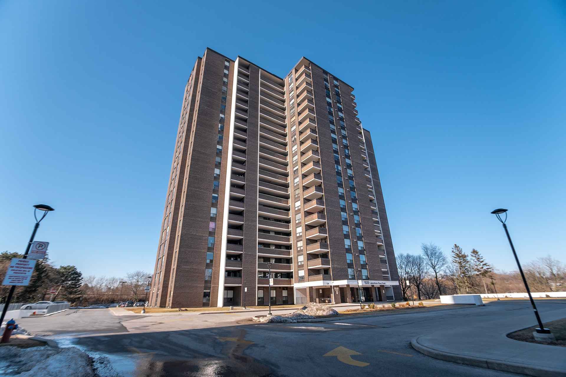 Exterior Image of 1535 Lakeshore Road East