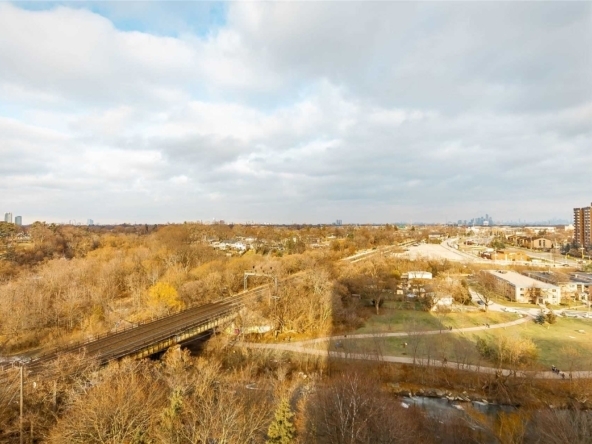 1535 Lakeshore Road East #1206 - Looking West