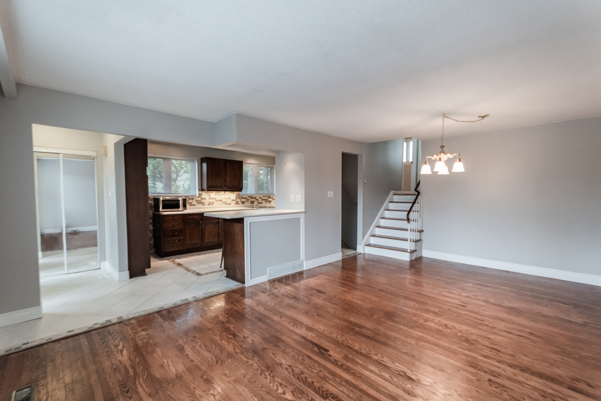 512 Boismere Court - Living room and dining room