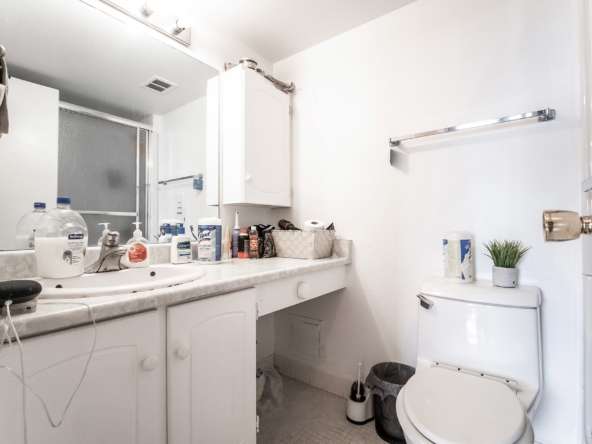 1535 Lakeshore Road East #1206 - Ensuite Bathroom