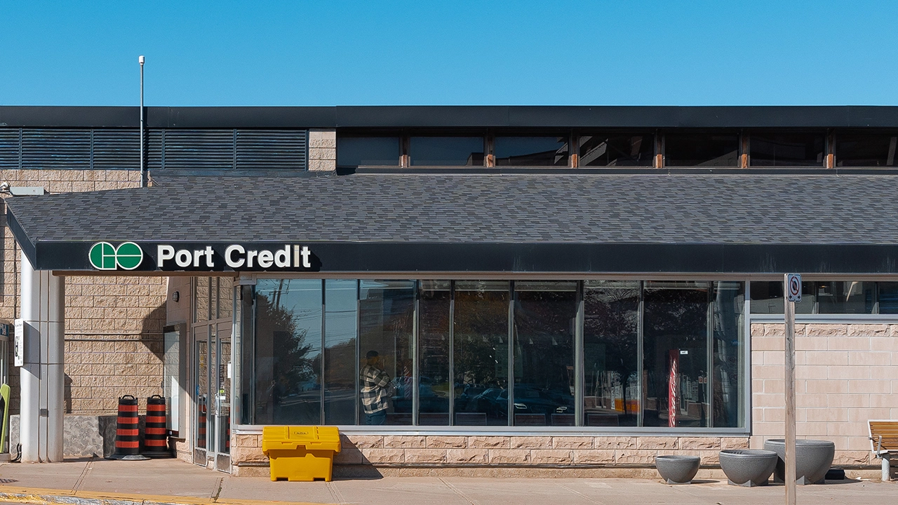 Image of Port Credit's GO Station building.