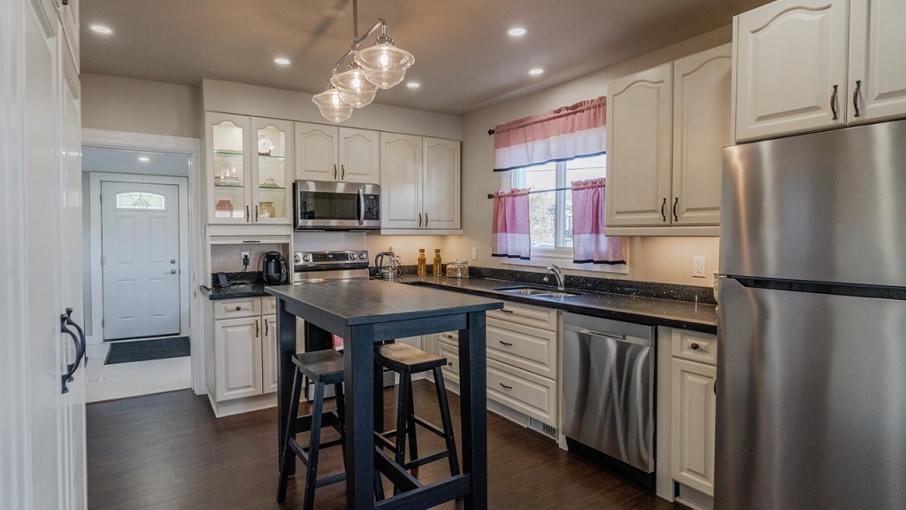 An image of a small yet cute kitchen perfect for those looking to downsize.