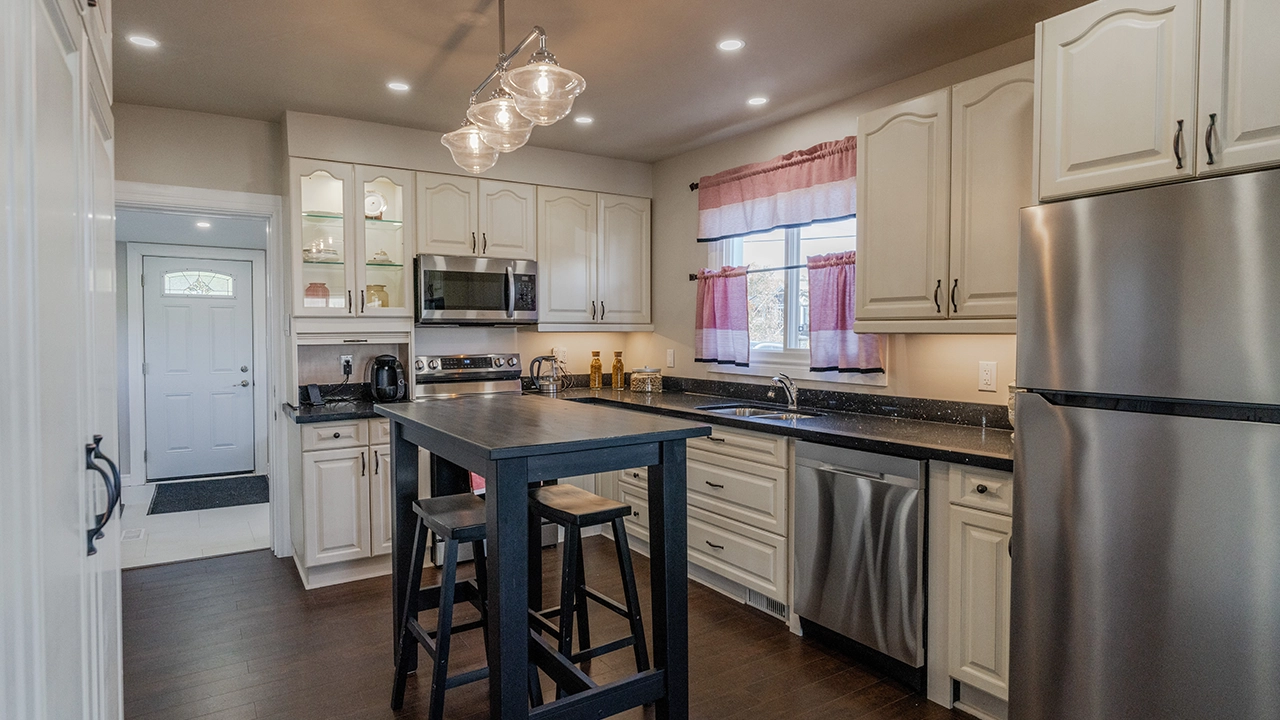 An image of a small yet cute kitchen perfect for those looking to downsize.