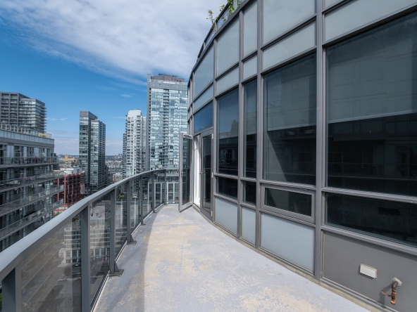 20 Blue Jays Way PH2 - Living room balcony