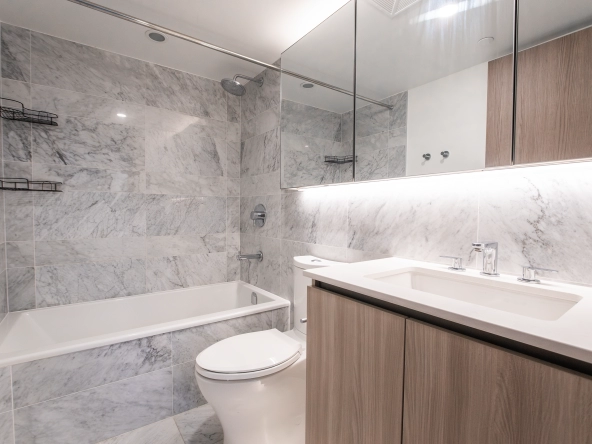 17 Bathurst Street Unit 902 - Main bathroom