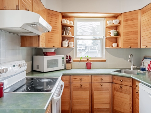 Kitchen image of 1510 Applewood Road located in Applewood of Mississauga. Listed by Marco Pedri - Broker with Shoreline Realty Corp., Brokerage.