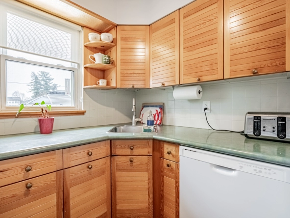 Kitchen image of 1510 Applewood Road located in Applewood of Mississauga. Listed by Marco Pedri - Broker with Shoreline Realty Corp., Brokerage.