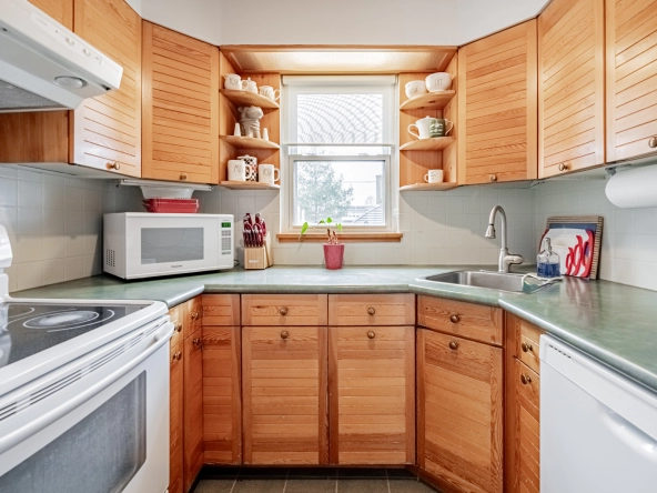 Kitchen image of 1510 Applewood Road located in Applewood of Mississauga. Listed by Marco Pedri - Broker with Shoreline Realty Corp., Brokerage.