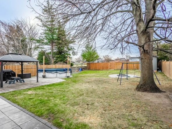 Back yard image of 1510 Applewood Road located in Applewood of Mississauga.