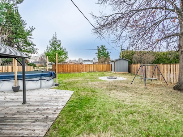Back yard image of 1510 Applewood Road located in Applewood of Mississauga.