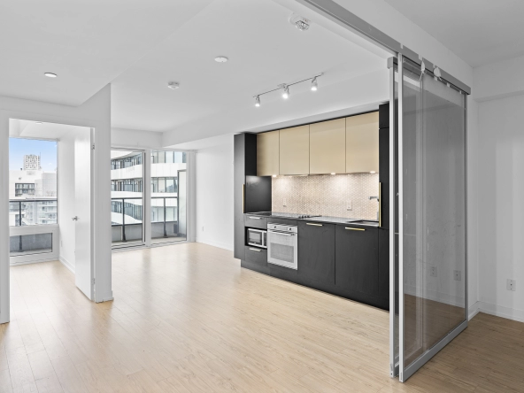 Eat-in kitchen of 85 Wood Street unit 3717 - a 2 bedroom, 1 bathroom unit for lease in Toronto listed by Toronto Rental Agent Marco Pedri.