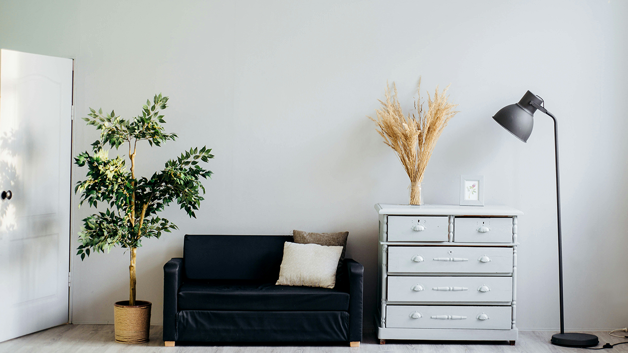The interior of a rental property that is neat and organized. A good way to find good tenants.