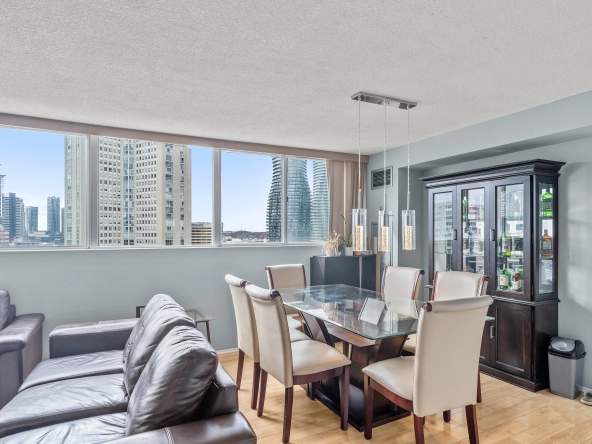 Dining roon of 3695 Kaneff Crescent SPH11 located in Mississauga, Ontario, Canada - a condo listed for lease by Marco Pedri - Broker with Shoreline Realty Corp., Brokerage