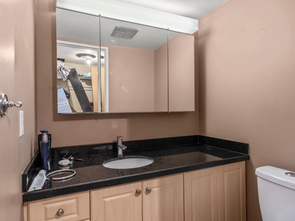 Ensuite bathroom of 3695 Kaneff Crescent SPH11 located in Mississauga, Ontario, Canada - a condo listed for lease by Marco Pedri - Broker with Shoreline Realty Corp., Brokerage