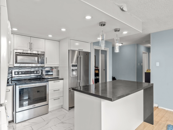 Kitchen of 3695 Kaneff Crescent SPH11 located in Mississauga, Ontario, Canada - a condo listed for lease by Marco Pedri - Broker with Shoreline Realty Corp., Brokerage