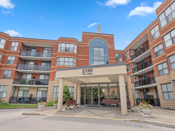 Exterior image of 2199 Sixth Line in Oakville, Ontario listed by Oakville rental agent Marco Pedri.