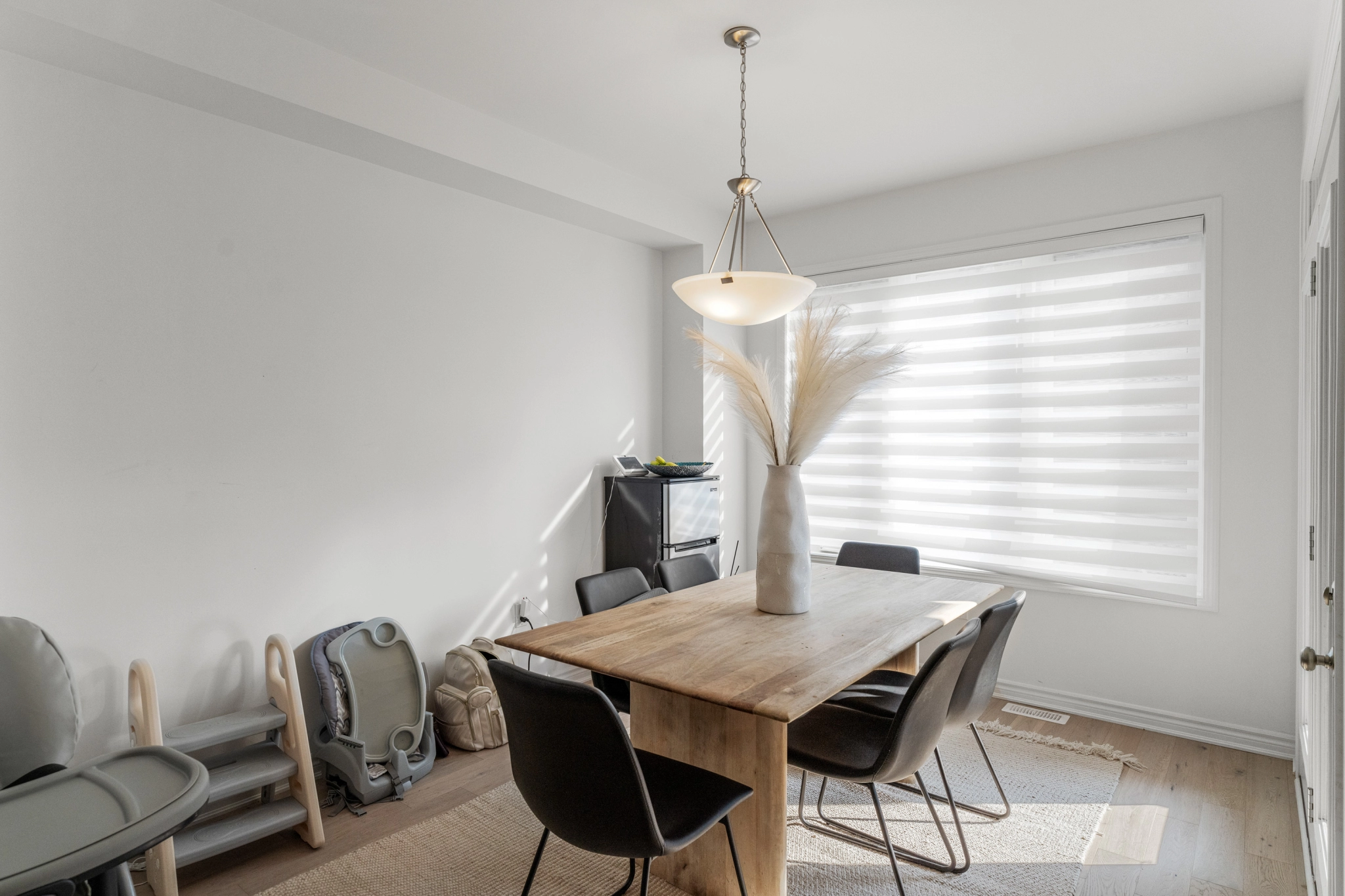 Dining room located at 3104 William Cutmore Boulevard in Oakville, Ontario listed for lease by Oakville rental agent Marco Pedri.